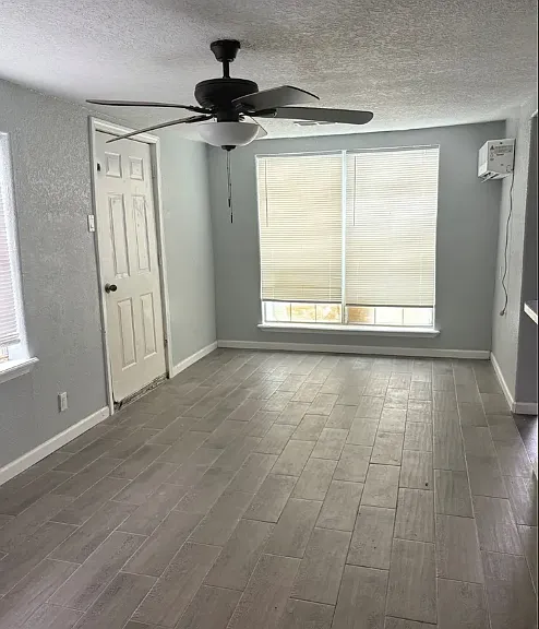 301 N Avenue C — Photo 11