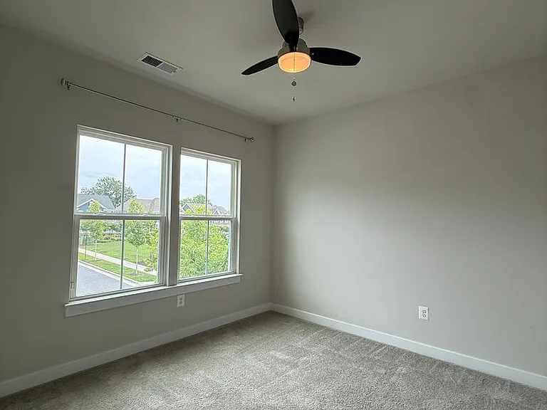 506 Ladywell St — Photo 26