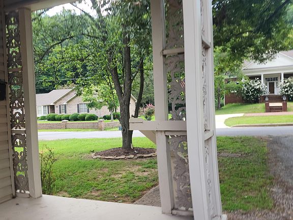 2nd image of 805 Holly Ave