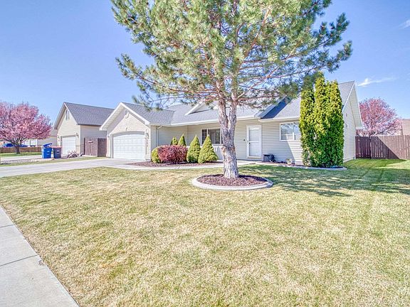 2nd image of 1385 Ashley Dr