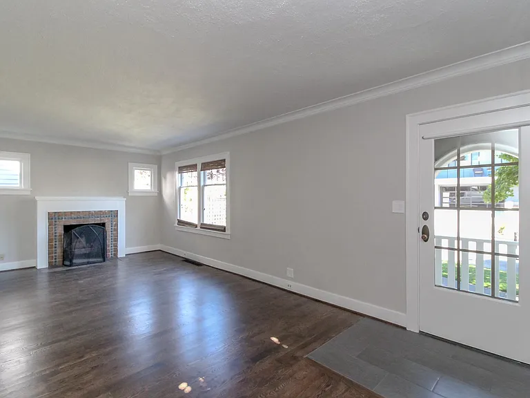 7655 Latona Ave NE — Photo 9