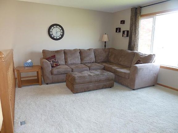 5th image of 481 Hennes Ave
