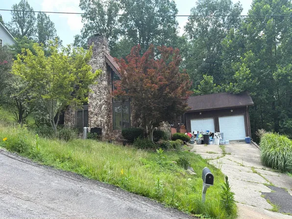 5012 Buffy Dr, Cross Lanes, WV 25313