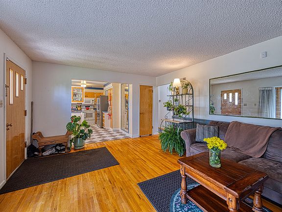 4th image of 205 18th Ave NW