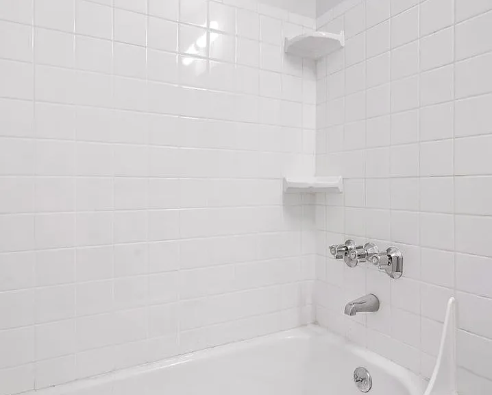 Van Lloyd Apartments — Photo 23