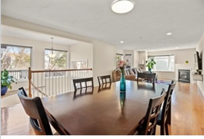 3 bed, 2.5 bath, 2024 sqft, $3,350 — Photo 3