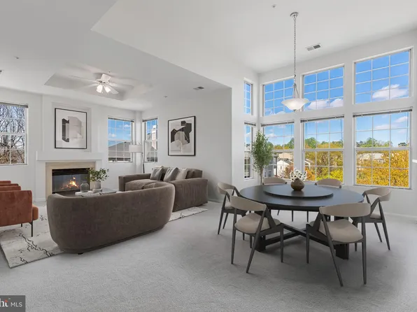 4215 Mozart Brigade Ln APT 32, Fairfax, VA 22033