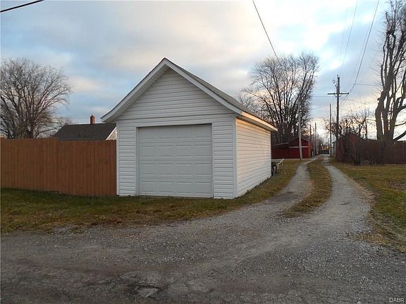 Nice one car garage also alley behind the property