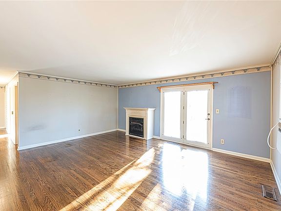 5th image of 1801 E Applebury Dr