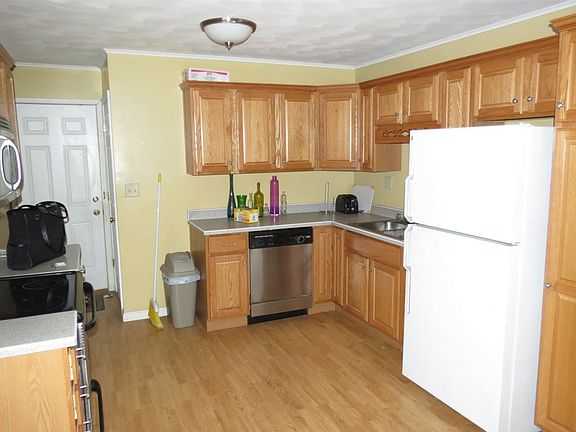 2nd image of 809 W Hively Ave