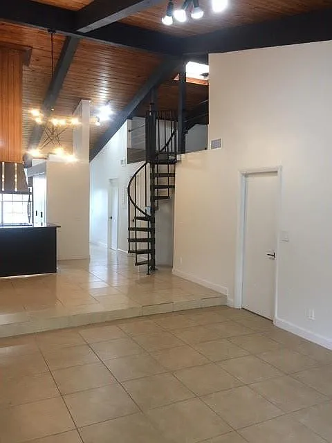 2 bed, 2.0 bath, 1076 sqft, $2,950 — Photo 4