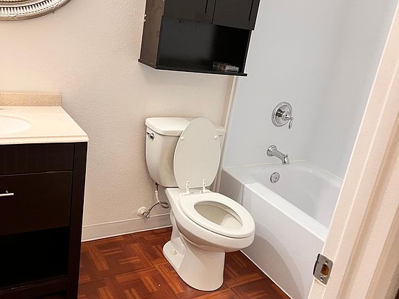 2nd image of 12716 Lakeshore Dr APT D