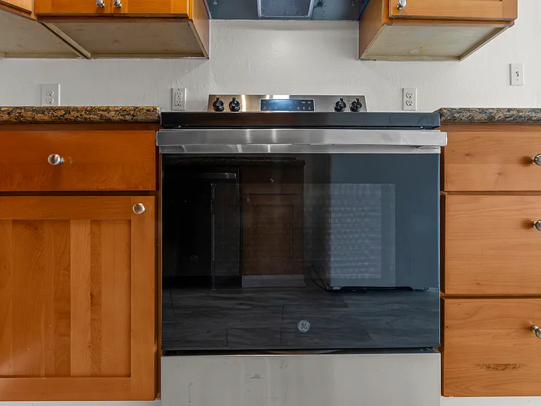 The Edgeworth Apartments — Photo 20