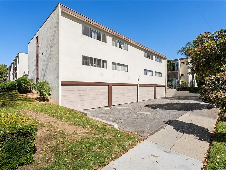 820 N. Raymond Ave — Photo 13