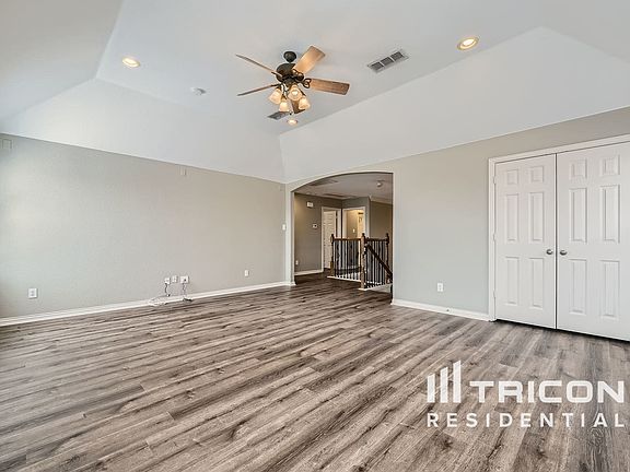 4th image of 2785 Greenway Dr