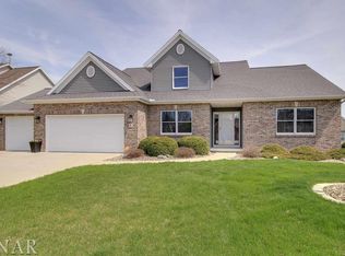 8 Brownstone Ct, Bloomington, IL