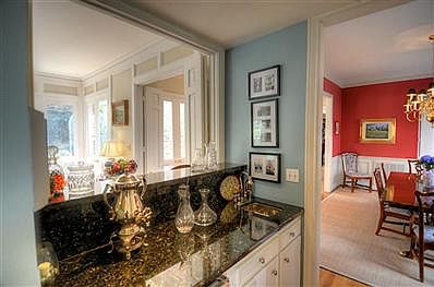 5th image of 6 E Broad Oaks Dr