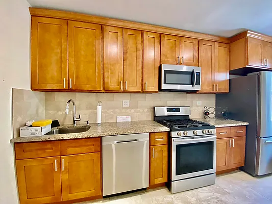 Rented by Zikos Realty Services | media 13