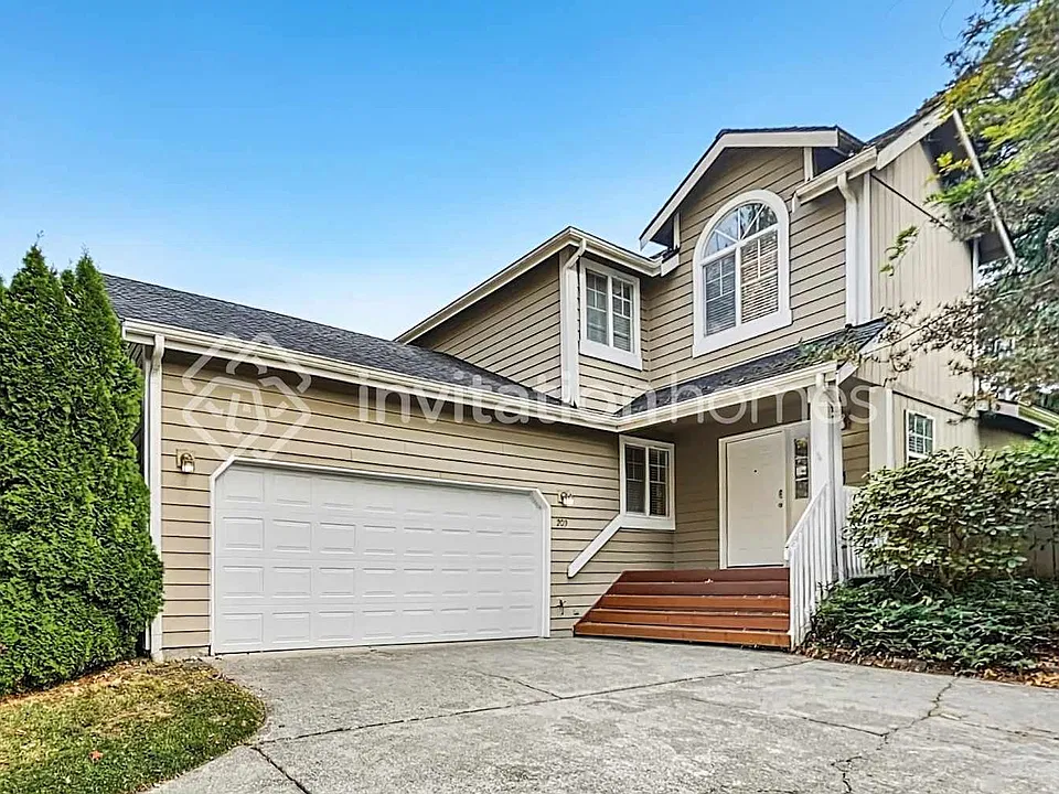 209 83rd Dr SE