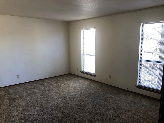 2nd image of 2804 W 4th St #C