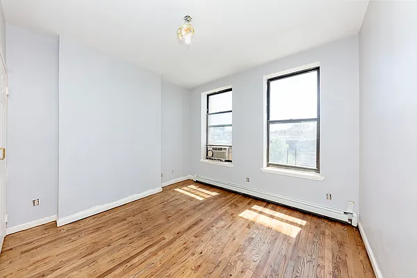 Rented by Delmark Realty LLC | media 24