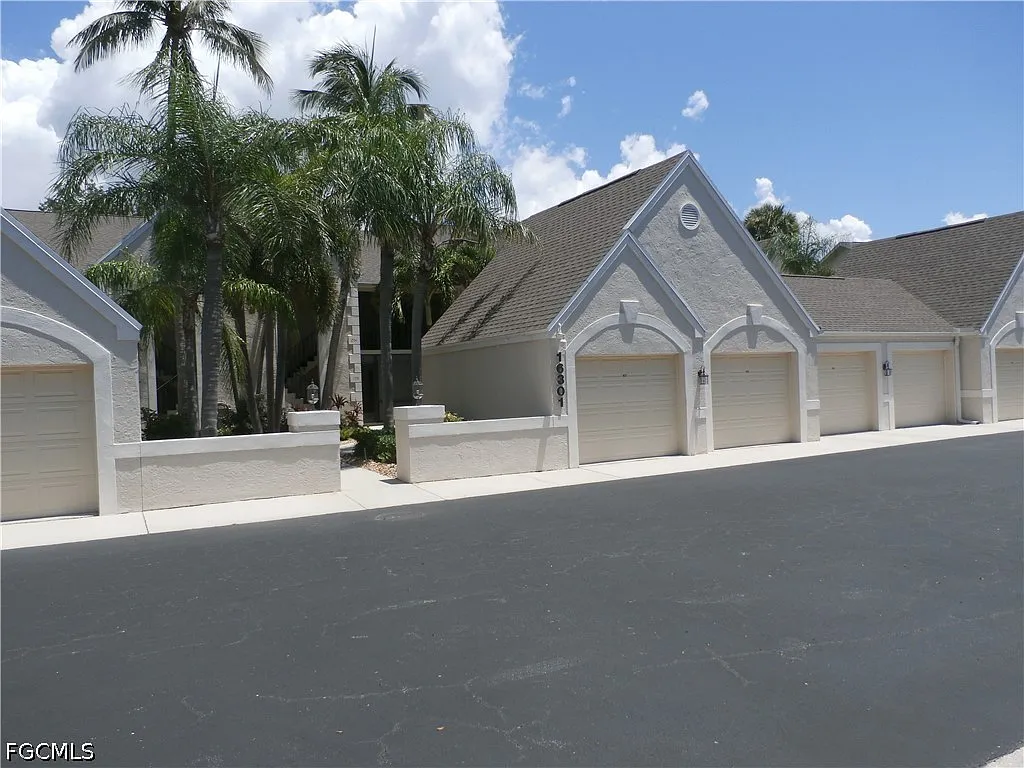 2 bed, 2.0 bath, 1336 sqft, $5,000 — Photo 2