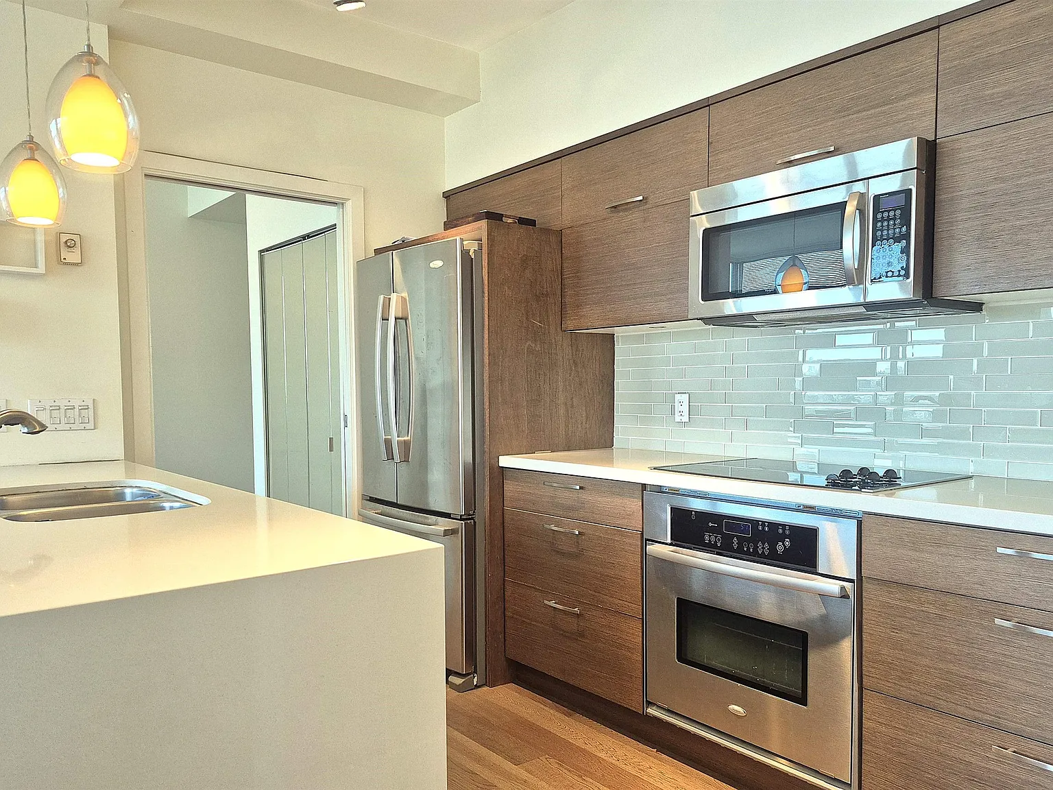 2 bed, 1100 sqft, $4,200 — Photo 3