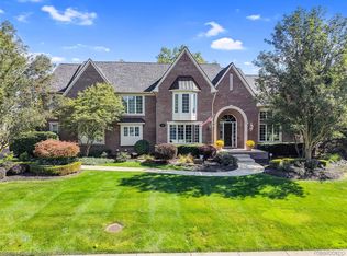 734 Wellington Cir, Rochester Hills, MI 48309