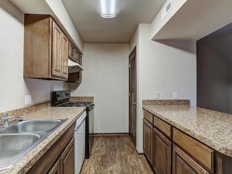 14415 N Pennsylvania Ave #B — Photo 18