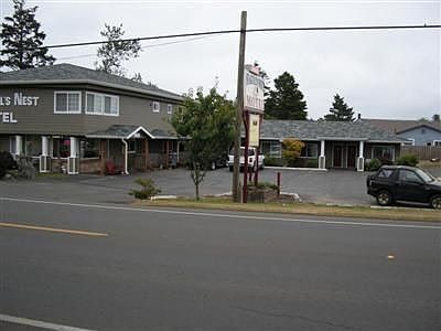 3rd image of 830 N Montesano St