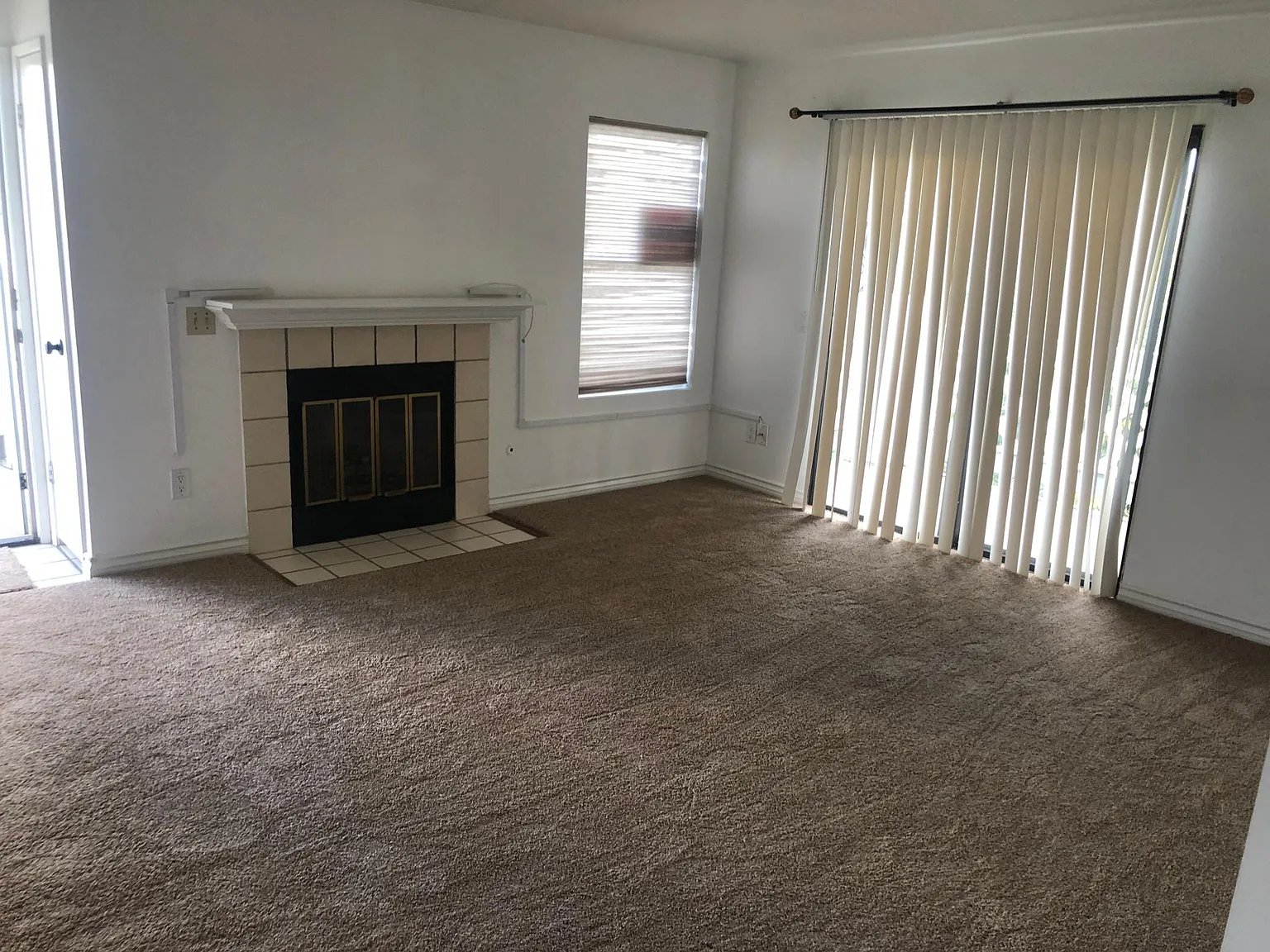 2 bed, 927 sqft, $2,800 — Photo 2