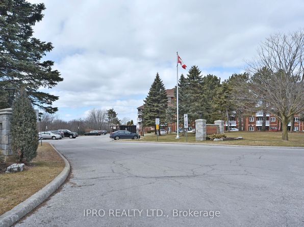 195 Lake Driveway W #102, Ajax, ON L1S 7H7