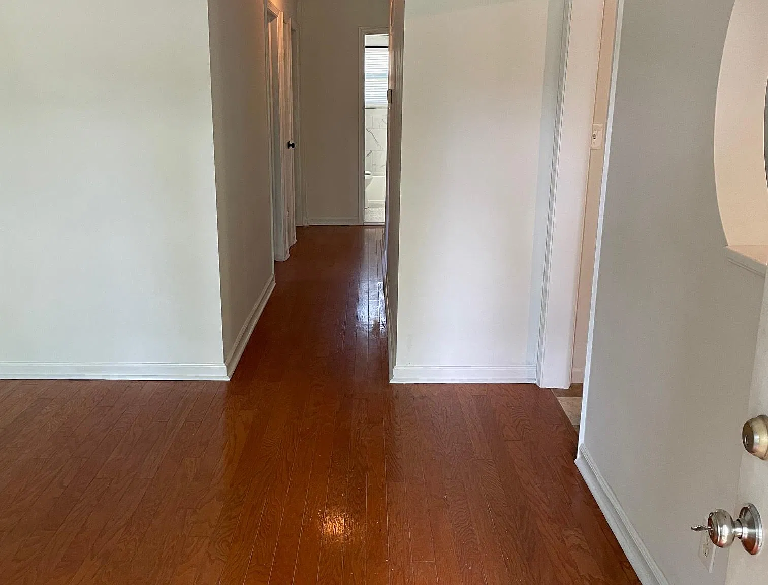 3 bed, 1000 sqft, $2,300 — Photo 4