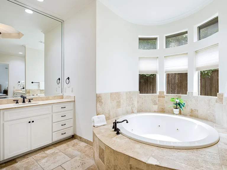 3606 S Versailles Ave — Photo 30