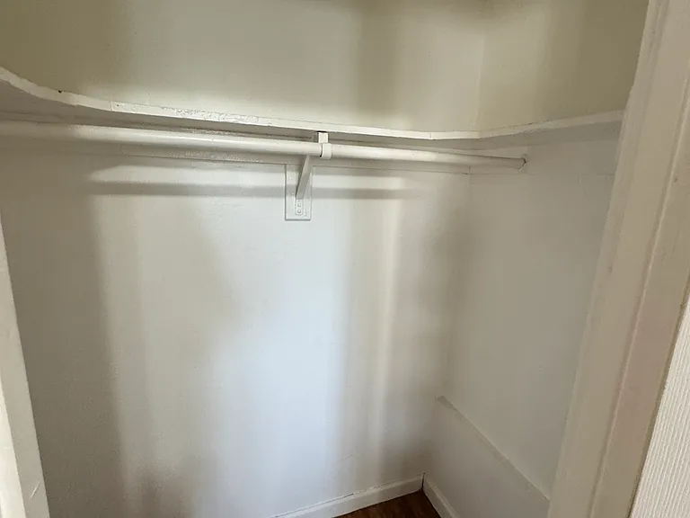 Bellevue Manor — Photo 9