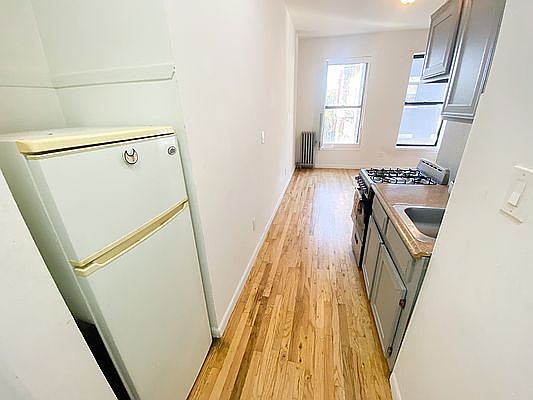 3rd image of 2333 1st Ave APT 4A