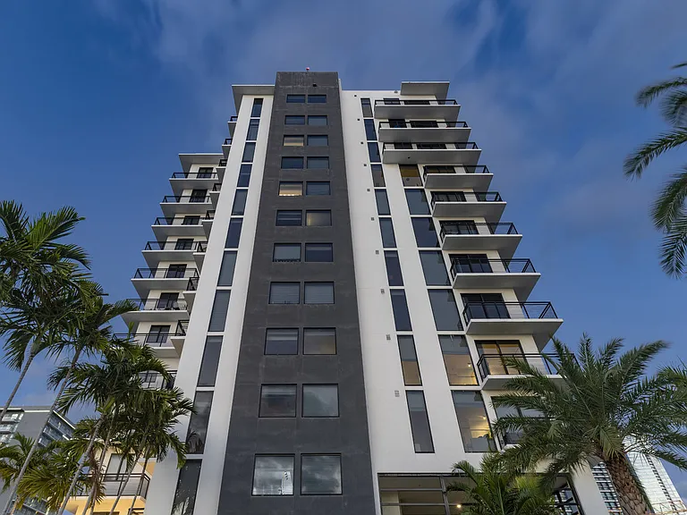 Maizon Brickell — Photo 63