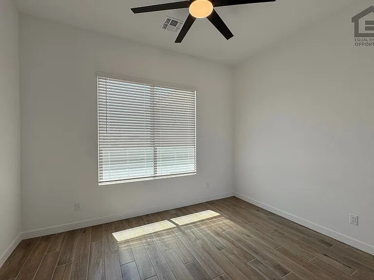18146 W Morning Vista Ln — Photo 7