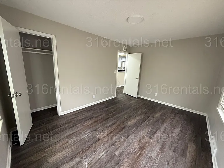 2943 S Volutsia Ave — Photo 11