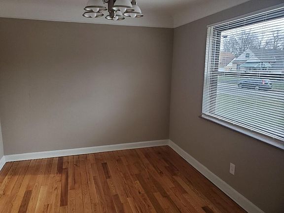 4th image of 7033 Noble Ct