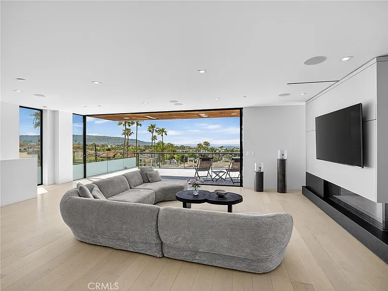 703 N Lucia Ave — Photo 24