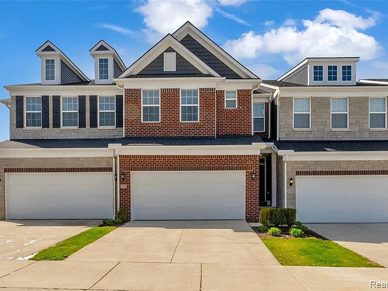 313 Strawberry Dr — Photo 30