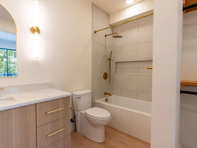 818 E 22nd Ave — Photo 52
