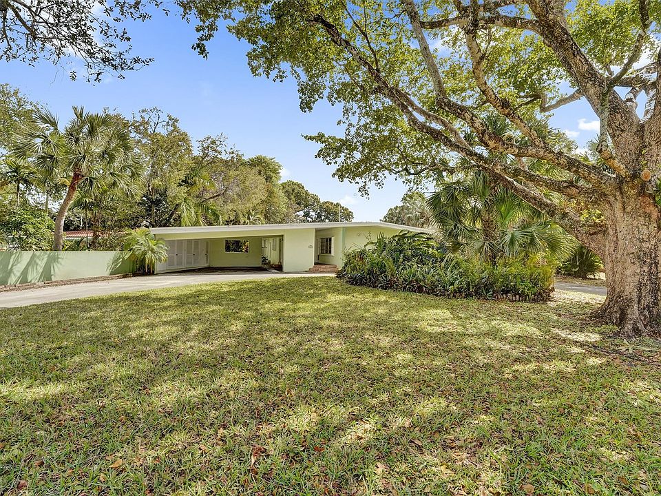 1st image of 720 E Country Club Circle