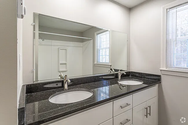 Yarmouth Pointe Apartment Homes — Photo 103
