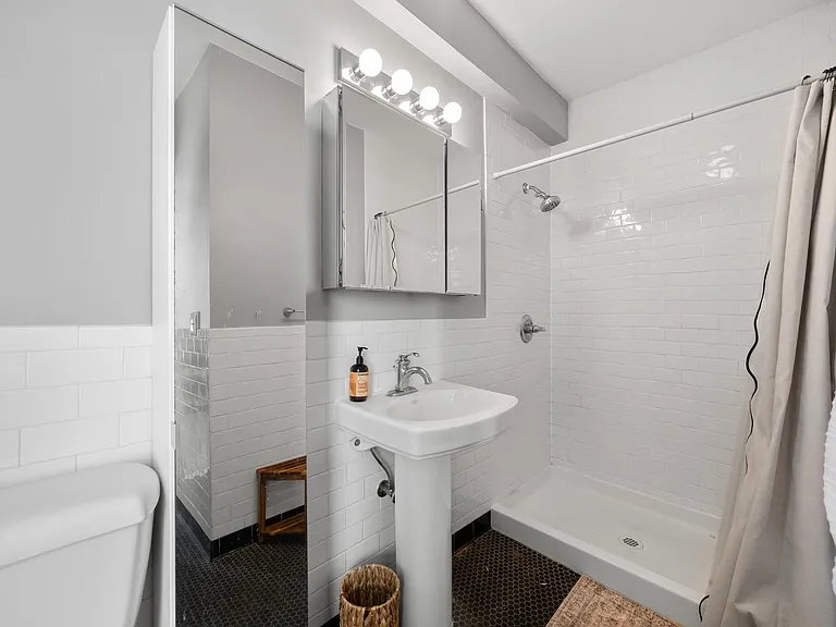 107 Monroe St #3 — Photo 13
