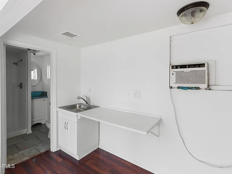 919 N Gilbert Ave — Photo 24