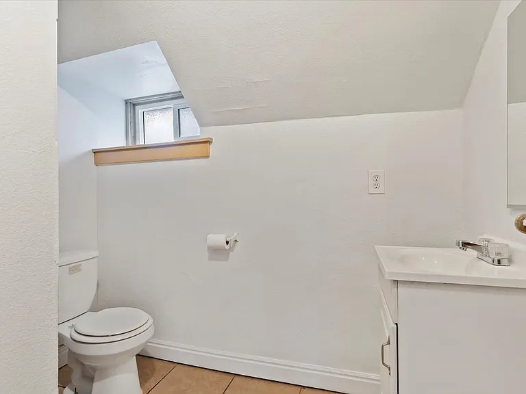 2557 Adams Ave #2 — Photo 8