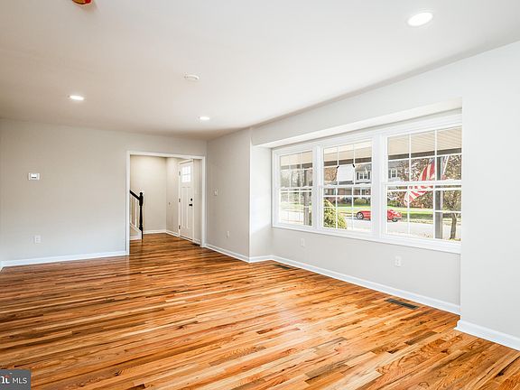 4th image of 4007 Greenmount Dr