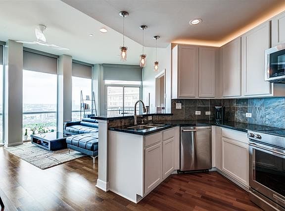 2nd image of 500 Throckmorton St APT 1606